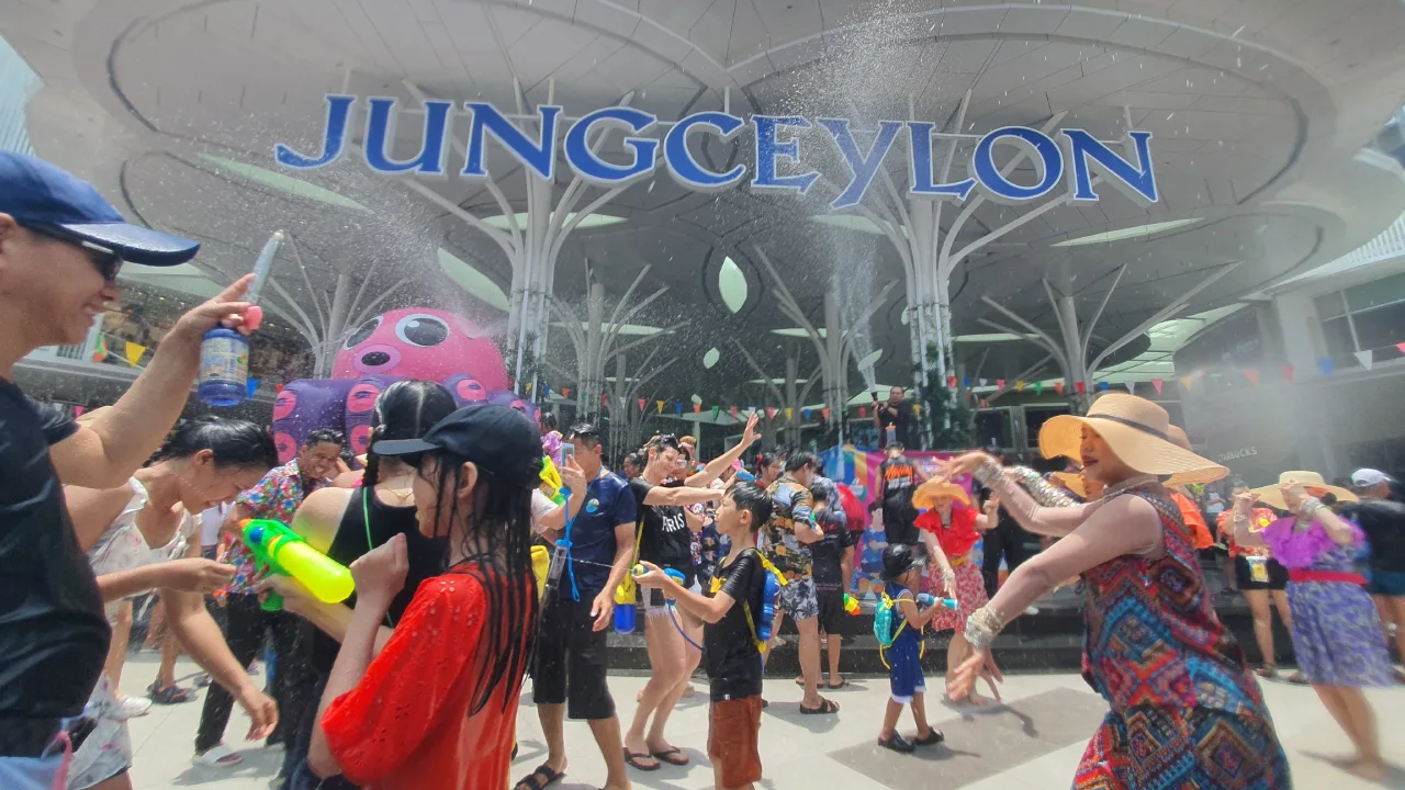 Getting Ready for Songkran in Phuket_ Gear, Tips, and Dry Zones